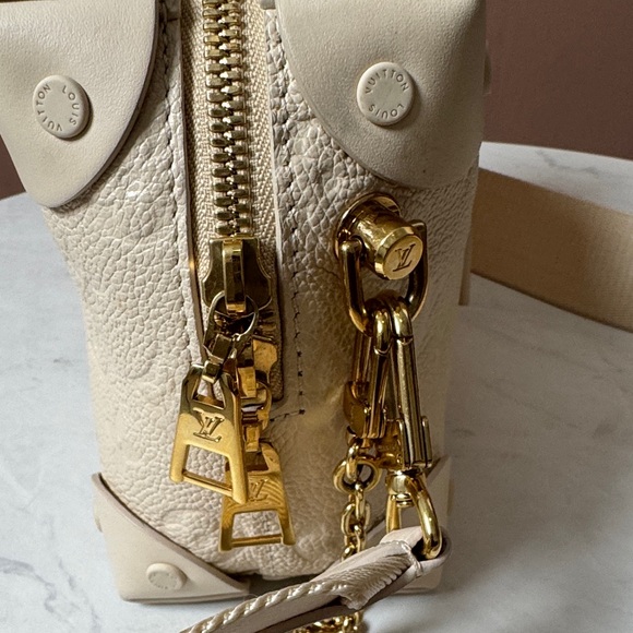 Louis Vuitton Beige Crossbody Bag with Gold Accents - Picture 5 of 13